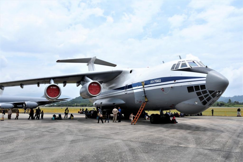  Iljuschin Il-76 ist ein schweres russisches Transportflugzeug